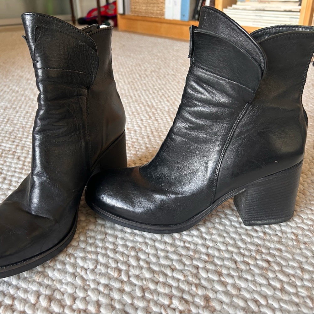 Elegant Black Ankle Boots